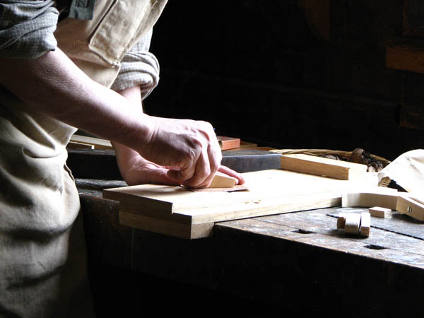Nuestra <strong>carpintería de madera en  Santa Bàrbara</strong> es una empresa de <strong>herencia familiar</strong>, por lo que  contamos con gran <strong>experiencia </strong>en la profesión.